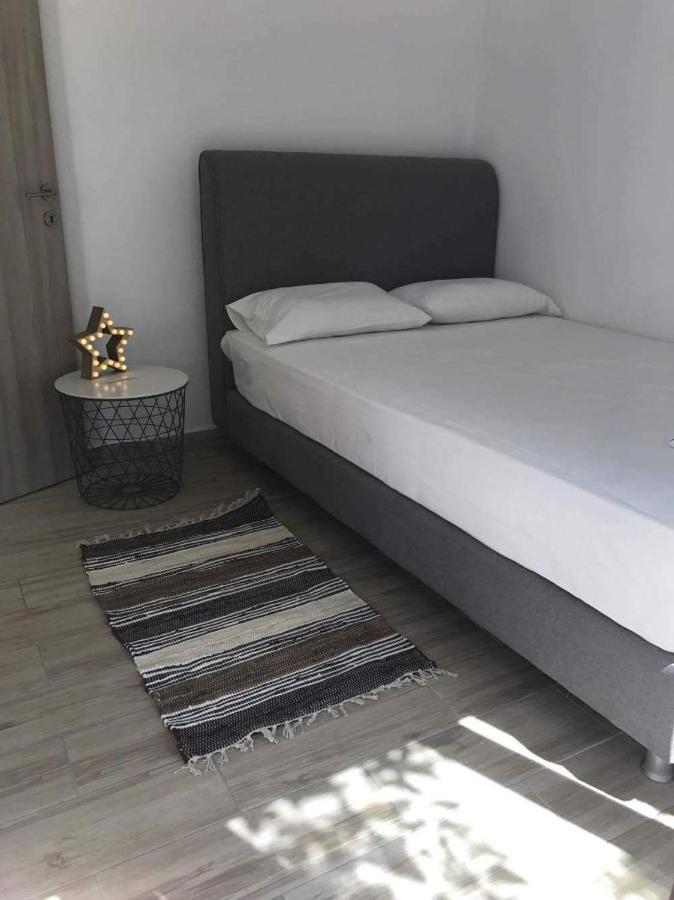 Chrysanthi And Pefkos Apartment *