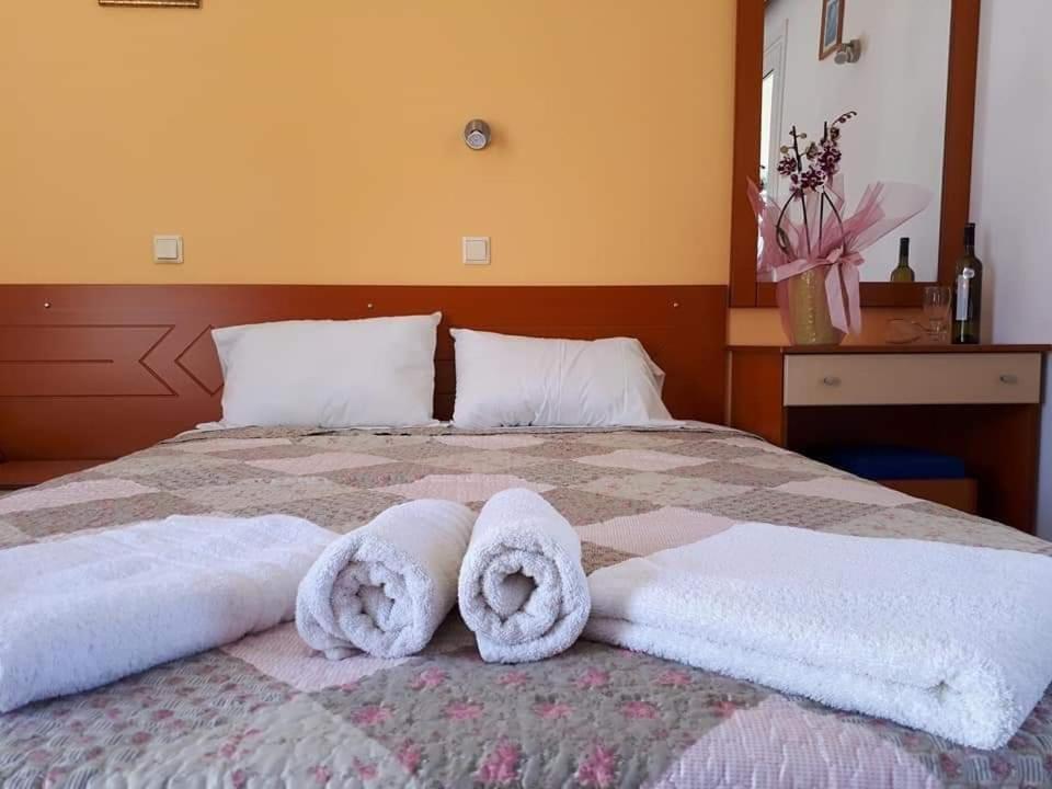 Chrysanthi And Pefkos Pefki